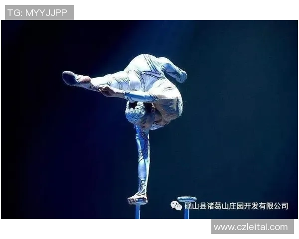 足球巨星杂技秀技巧极限挑战展现无与伦比的控球与创造力